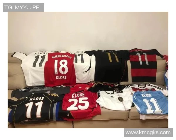 全球足球历史上著名的9号球星盘点与传奇足迹回顾