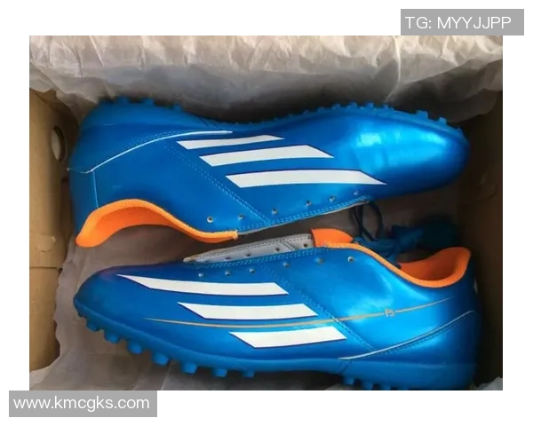 蓝色足球鞋球星是谁 他在绿茵场上的传奇表现与影响力解析